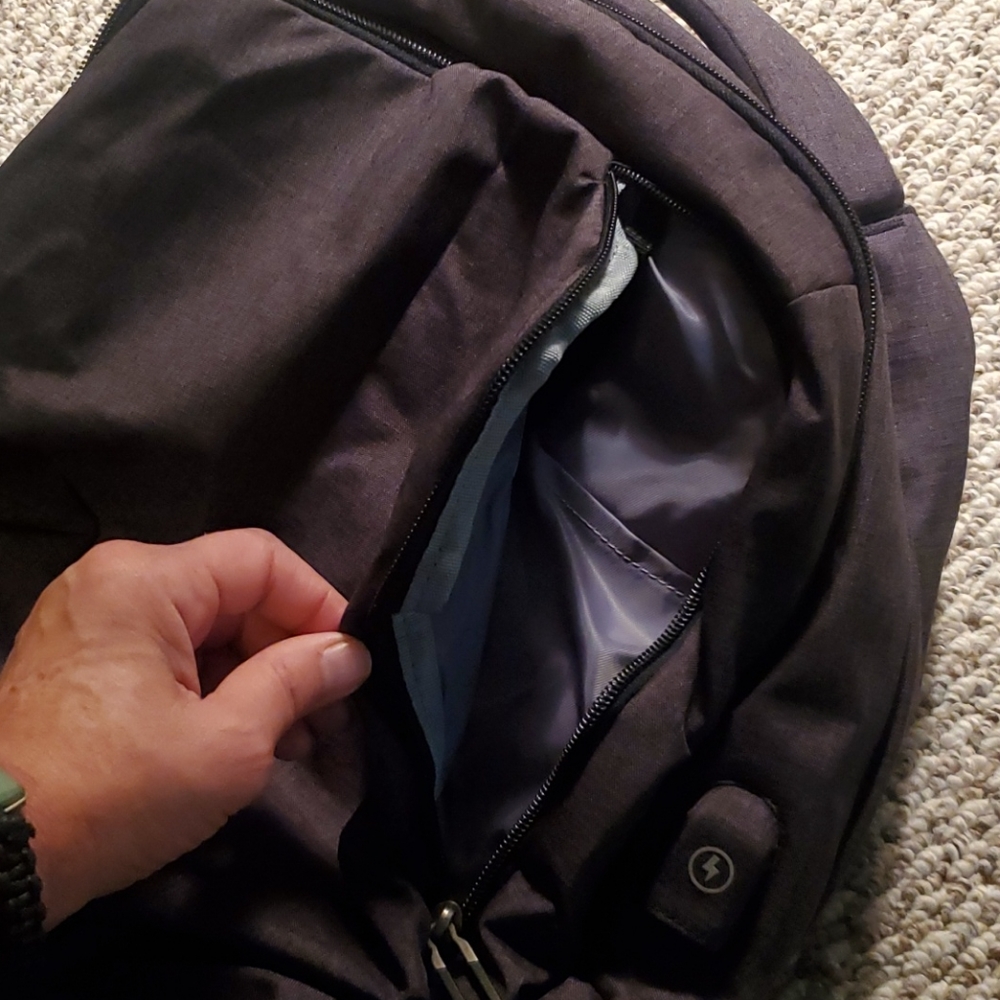 Laptop/electronics backpack - Picture 6 of 8